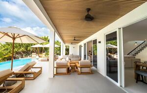 Stunning Beachfront Villa w/ Infinity Pool & Rooftop - Providenciales, Turks and Caicos Islands