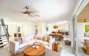 Stunning Beachfront Villa w/ Infinity Pool & Rooftop - Providenciales, Turks and Caicos Islands