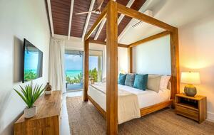 Stunning Beachfront Villa w/ Infinity Pool & Rooftop - Providenciales, Turks and Caicos Islands
