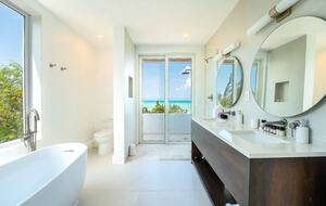 Stunning Beachfront Villa w/ Infinity Pool & Rooftop - Providenciales, Turks and Caicos Islands