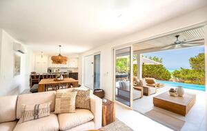 Stunning Beachfront Villa w/ Infinity Pool & Rooftop - Providenciales, Turks and Caicos Islands