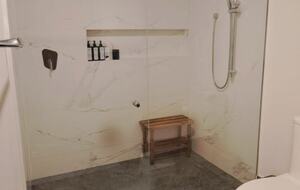 Master bedroom's bathroom