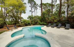 Two Minute Walk to Beach | 3 Primary Suites with Private Pool - Hilton Head Island, South Carolina