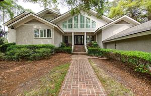 Two Minute Walk to Beach | 3 Primary Suites with Private Pool - Hilton Head Island, South Carolina