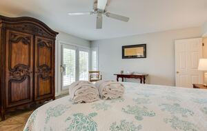 Two Minute Walk to Beach | 3 Primary Suites with Private Pool - Hilton Head Island, South Carolina