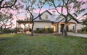 Red Sky Road Retreat - Wimberley, Texas