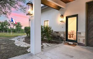 Red Sky Road Retreat - Wimberley, Texas