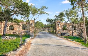 Red Sky Road Retreat - Wimberley, Texas