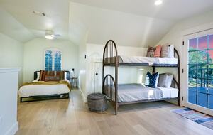 Red Sky Road Retreat - Wimberley, Texas