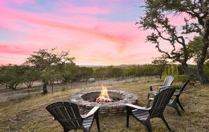 Red Sky Road Retreat - Wimberley, Texas