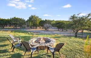 Red Sky Road Retreat - Wimberley, Texas