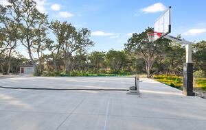 Red Sky Road Retreat - Wimberley, Texas