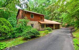 Luxury Mountain Lodge - Gatlinburg, Tennessee