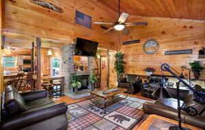 Luxury Mountain Lodge - Gatlinburg, Tennessee