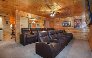 Luxury Mountain Lodge - Gatlinburg, Tennessee