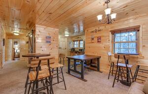 Luxury Mountain Lodge - Gatlinburg, Tennessee