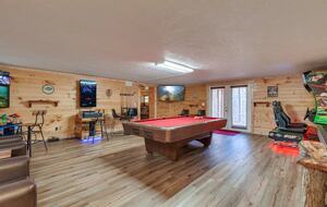 Luxury Mountain Lodge - Gatlinburg, Tennessee