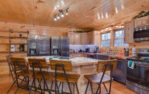 Luxury Mountain Lodge - Gatlinburg, Tennessee