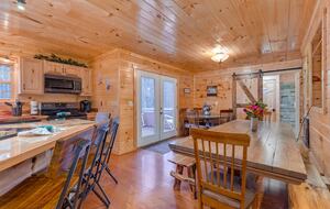 Luxury Mountain Lodge - Gatlinburg, Tennessee