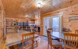 Luxury Mountain Lodge - Gatlinburg, Tennessee