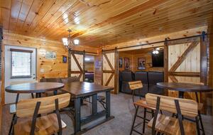 Luxury Mountain Lodge - Gatlinburg, Tennessee