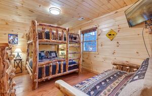 Luxury Mountain Lodge - Gatlinburg, Tennessee