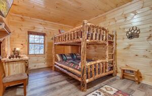 Luxury Mountain Lodge - Gatlinburg, Tennessee