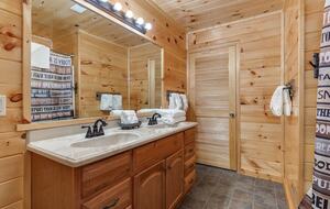 Luxury Mountain Lodge - Gatlinburg, Tennessee