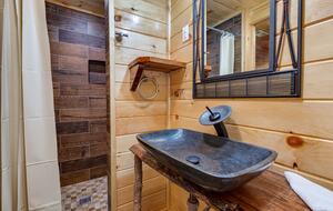 Luxury Mountain Lodge - Gatlinburg, Tennessee