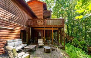 Luxury Mountain Lodge - Gatlinburg, Tennessee
