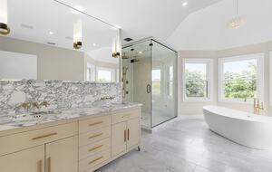 Waterfront Southampton Estate | Heated Pool, Spa, Gym, Outdoor Kitchen, Sonos - Southampton, New York