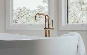 Waterfront Southampton Estate | Heated Pool, Spa, Gym, Outdoor Kitchen, Sonos - Southampton, New York