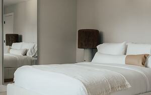 Waterfront Southampton Estate | Heated Pool, Spa, Gym, Outdoor Kitchen, Sonos - Southampton, New York