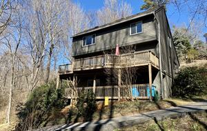 Beautiful Mountain Retreat | 10 minutes to Downtown Asheville - Asheville, North Carolina
