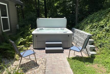 Beautiful Mountain Retreat | 10 minutes to Downtown Asheville - Asheville, North Carolina