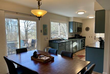 Beautiful Mountain Retreat | 10 minutes to Downtown Asheville - Asheville, North Carolina