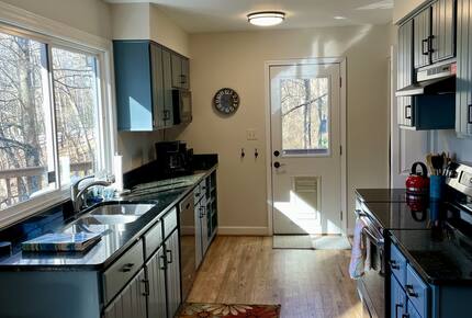 Beautiful Mountain Retreat | 10 minutes to Downtown Asheville - Asheville, North Carolina