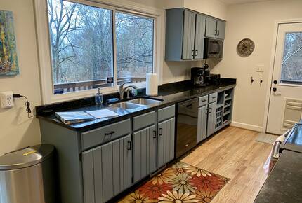 Beautiful Mountain Retreat | 10 minutes to Downtown Asheville - Asheville, North Carolina