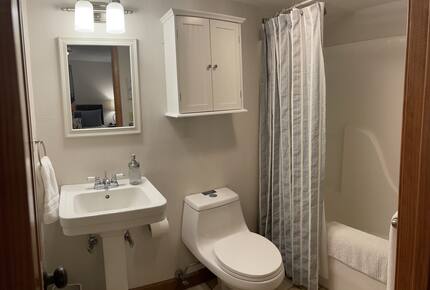 Beautiful Mountain Retreat | 10 minutes to Downtown Asheville - Asheville, North Carolina