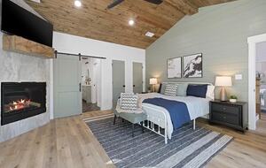 Bearly Behavin - Broken Bow, Oklahoma