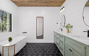 Bearly Behavin - Broken Bow, Oklahoma