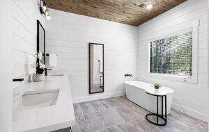 Bearly Behavin - Broken Bow, Oklahoma