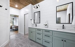 Bearly Behavin - Broken Bow, Oklahoma