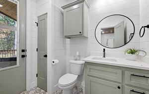 Bearly Behavin - Broken Bow, Oklahoma