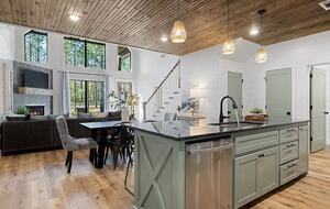 Bearly Behavin - Broken Bow, Oklahoma