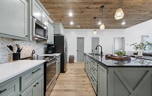 Bearly Behavin - Broken Bow, Oklahoma