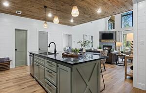 Bearly Behavin - Broken Bow, Oklahoma