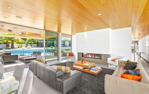 Glass Retreat: Mid-Century Modern Masterpiece - Rancho Mirage, California