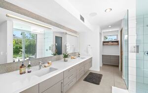 Glass Retreat: Mid-Century Modern Masterpiece - Rancho Mirage, California