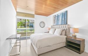 Glass Retreat: Mid-Century Modern Masterpiece - Rancho Mirage, California